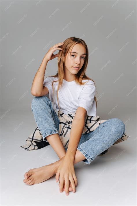 t33n feet|Teen Barefoot Images – Browse 20,162 Stock Photos, Vectors,。